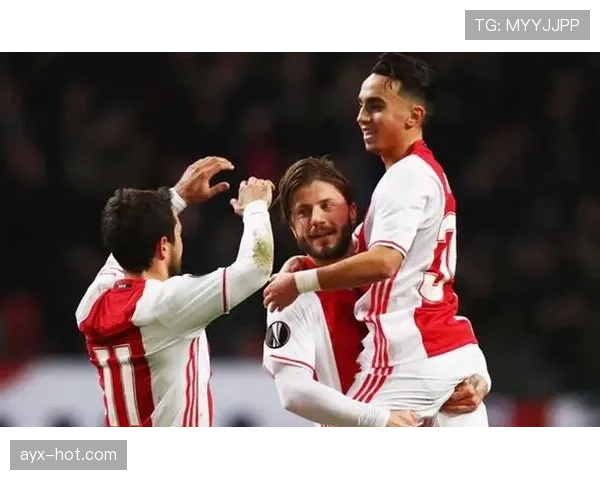 阿贾克斯战术革新：攻守兼备助力状态强势回暖